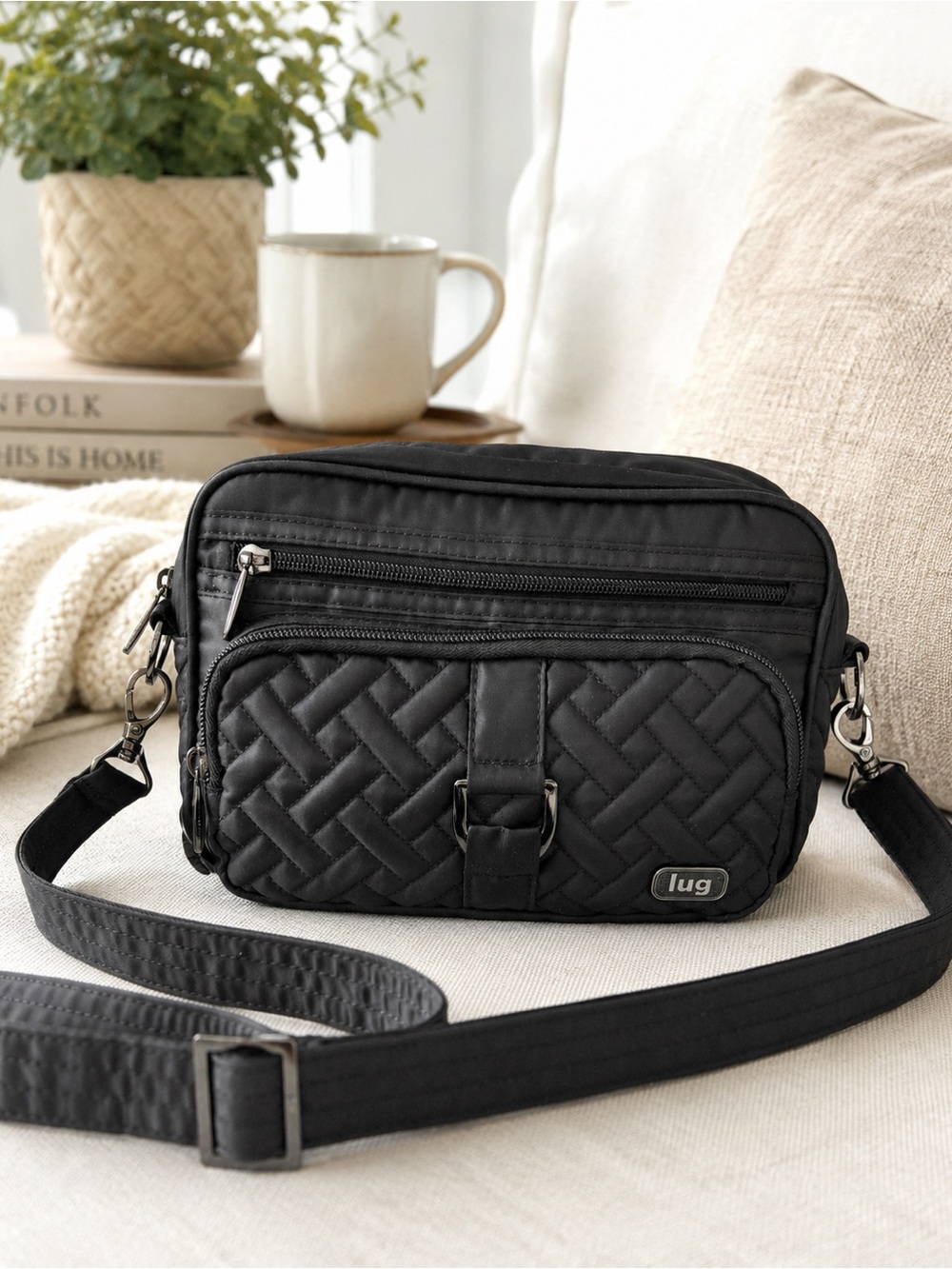 Lug Carousel XL RFID Crossbody & Belt Bag Black Quilted Travel Organizer EUC - Picture 11 of 12